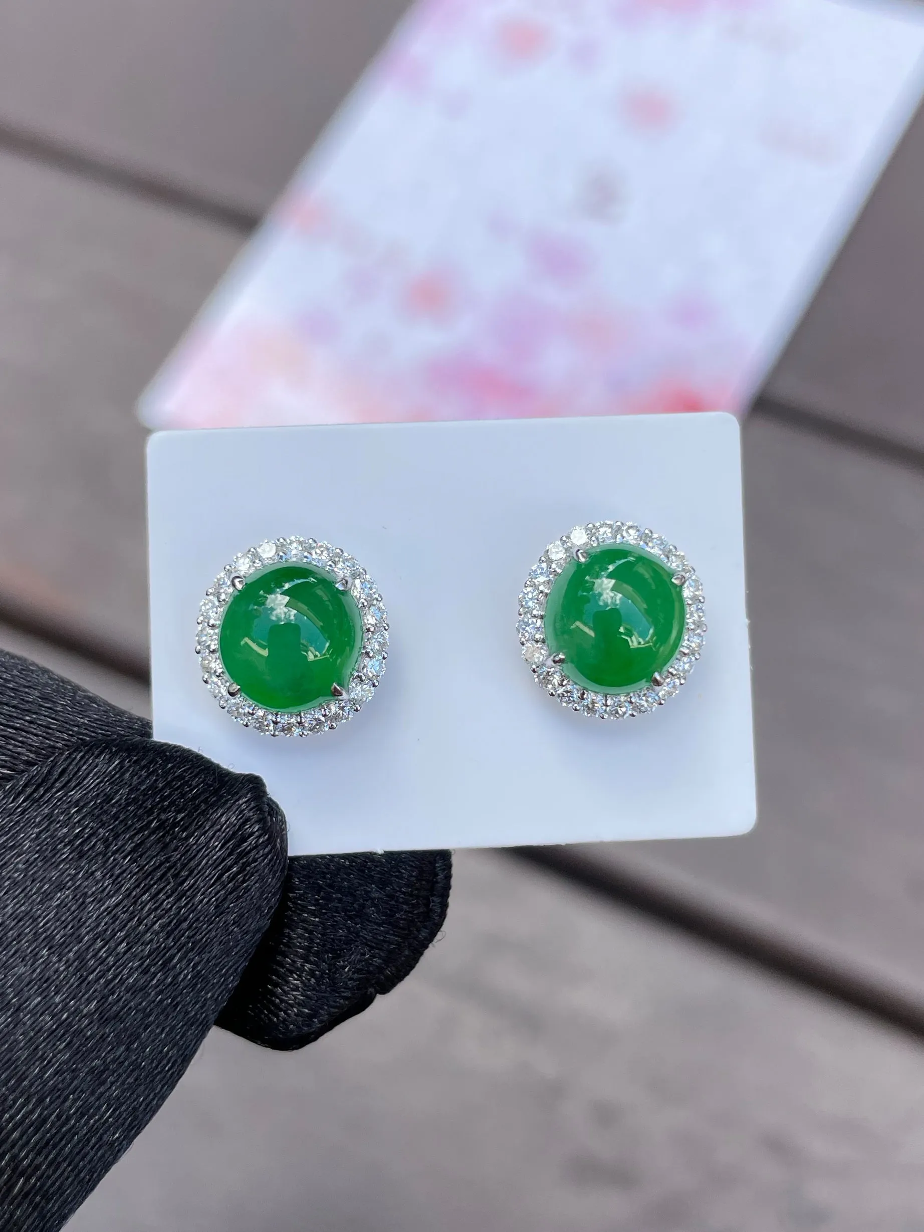 Green Cabochon Jadeite Earrings (NJE013)
