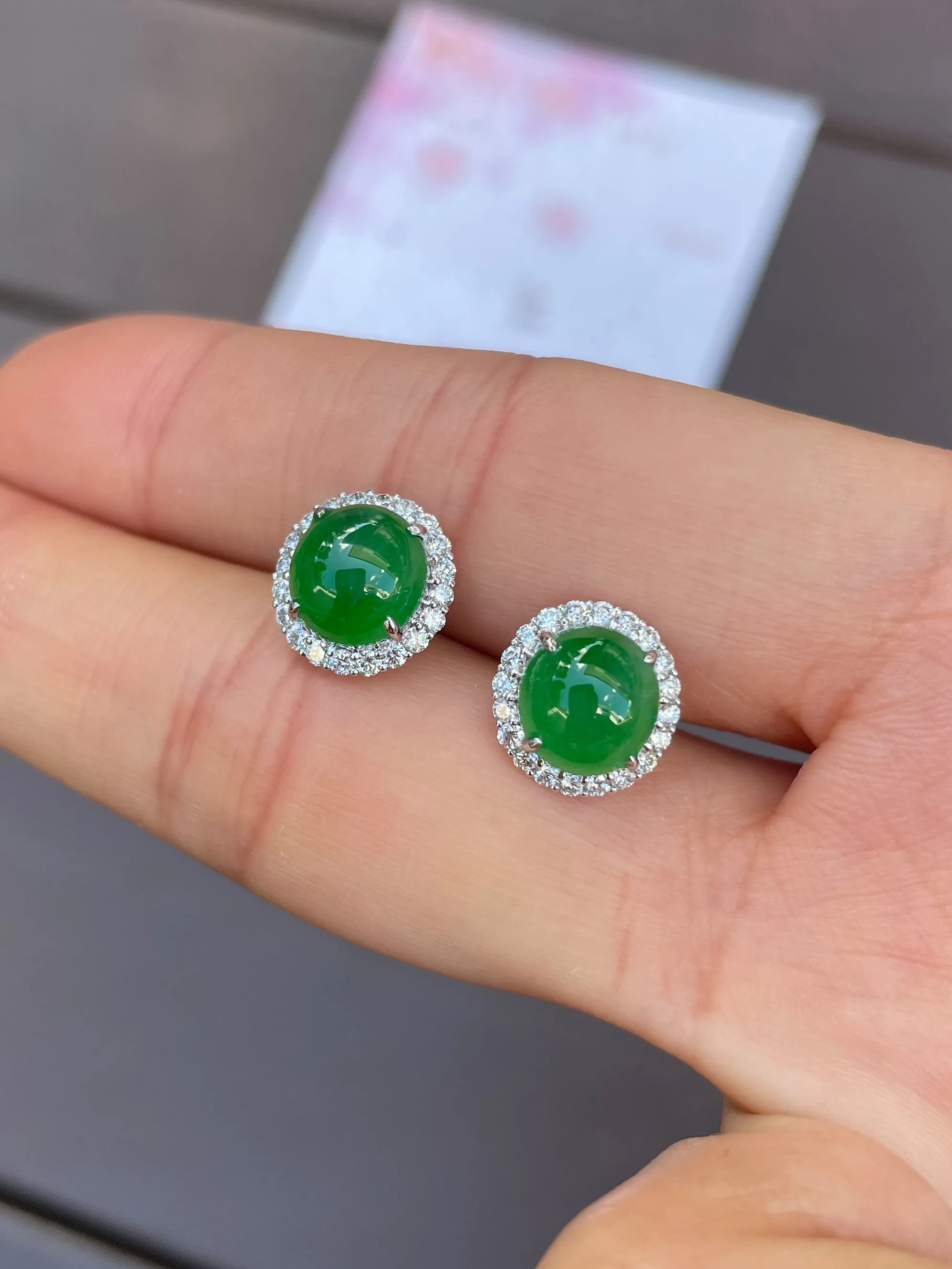 Green Cabochon Jadeite Earrings (NJE013)