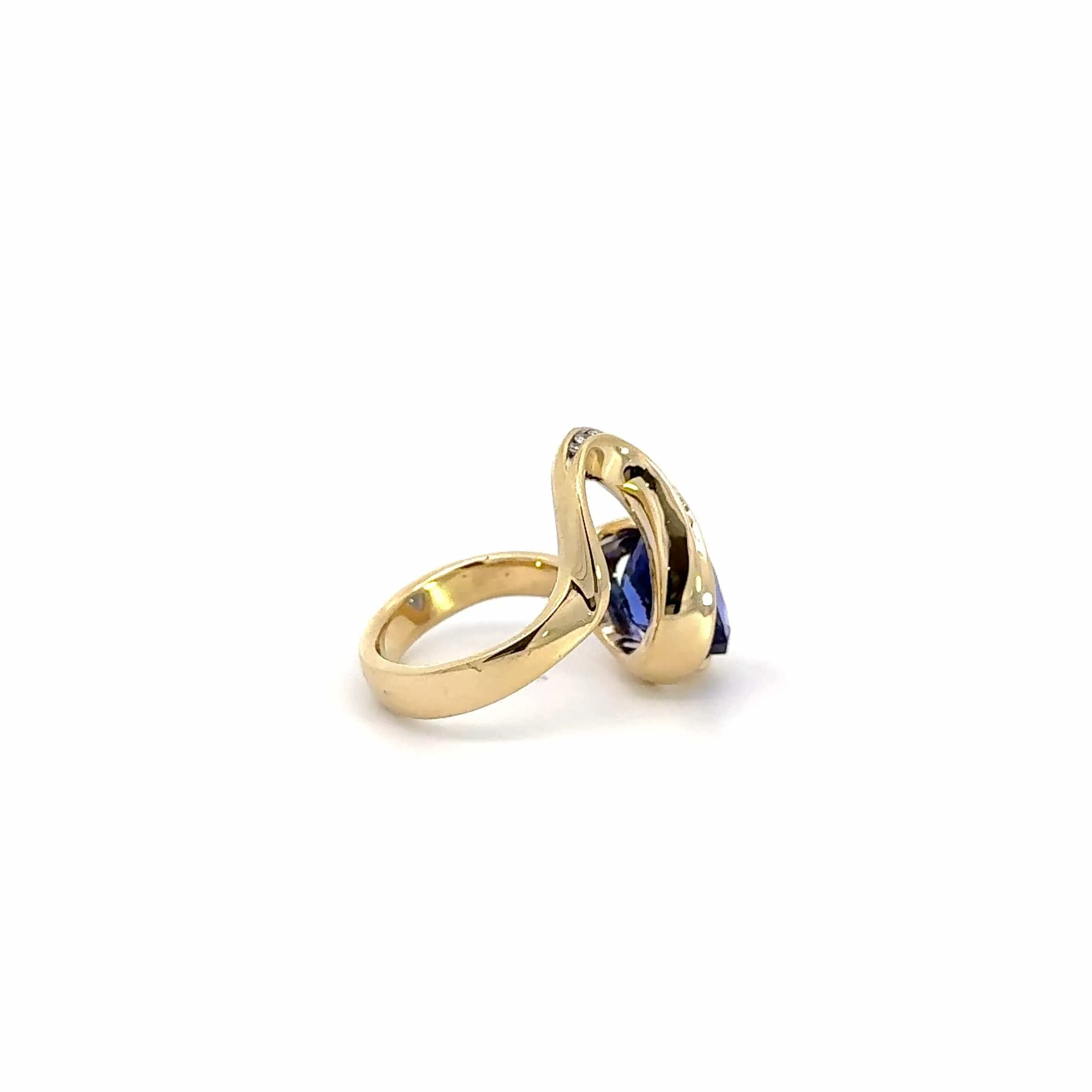 High 18k Yellow Gold Natural Oval Tanzanite Ring with Unique Design