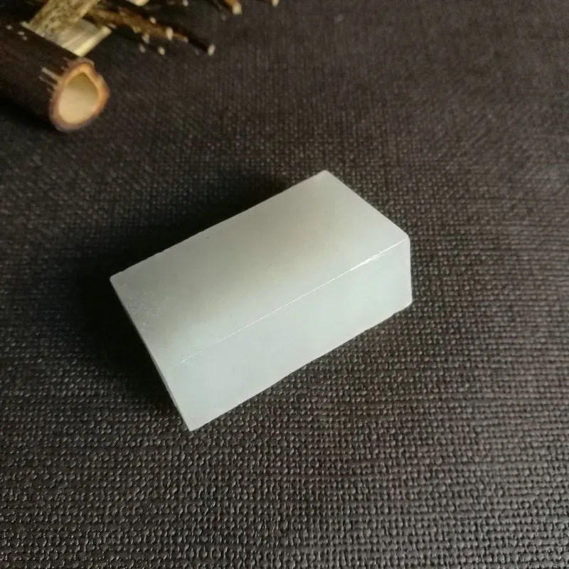 Natural Kunlun Jade Rough Nephrite Raw (35g,4.1X2.3X1.5cm)