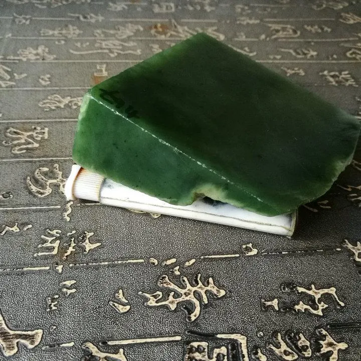 Natural Kunlun Jade Rough Nephrite Raw (386g, 8.7X8.4X2.5cm)