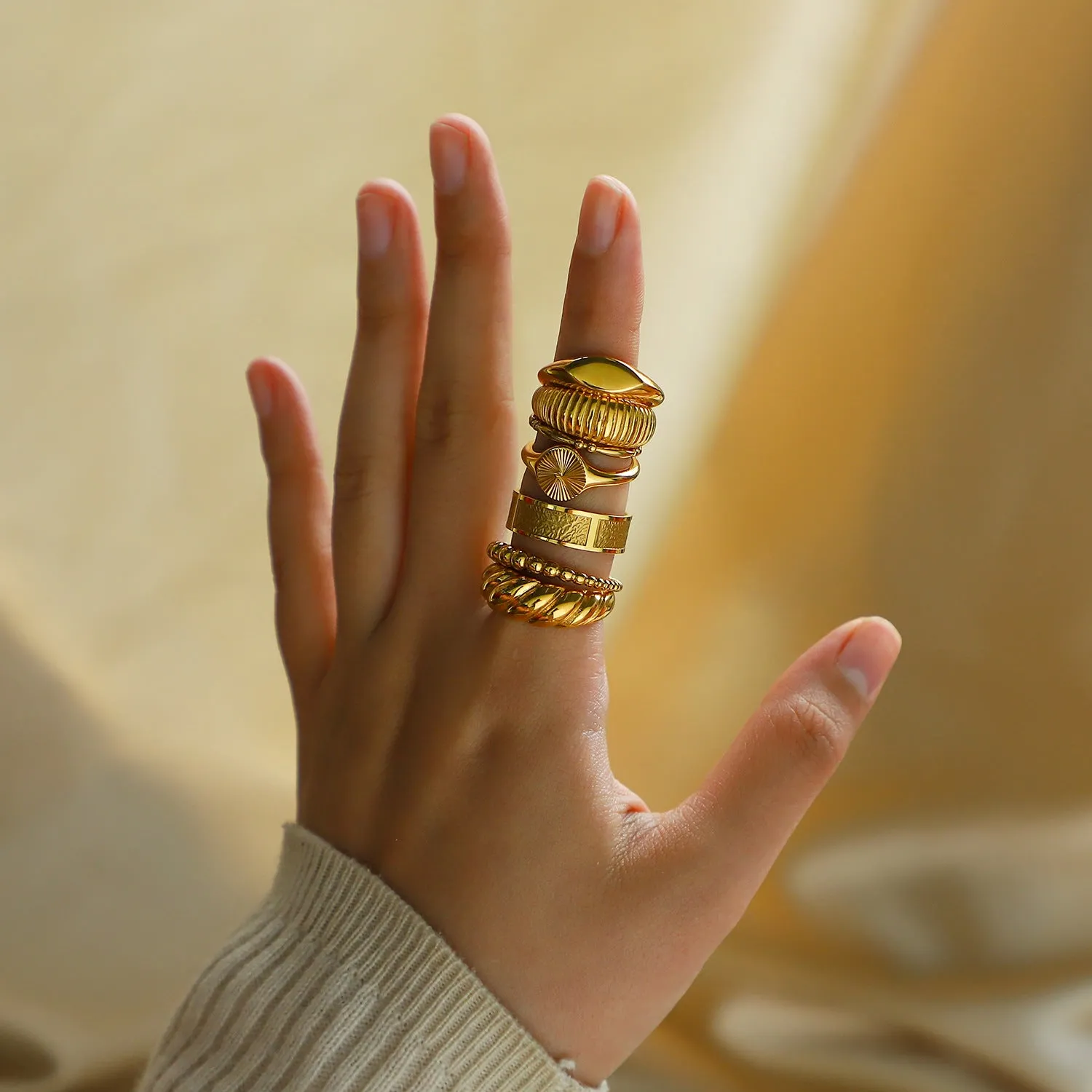 SUNLIGHT SIGNET RING